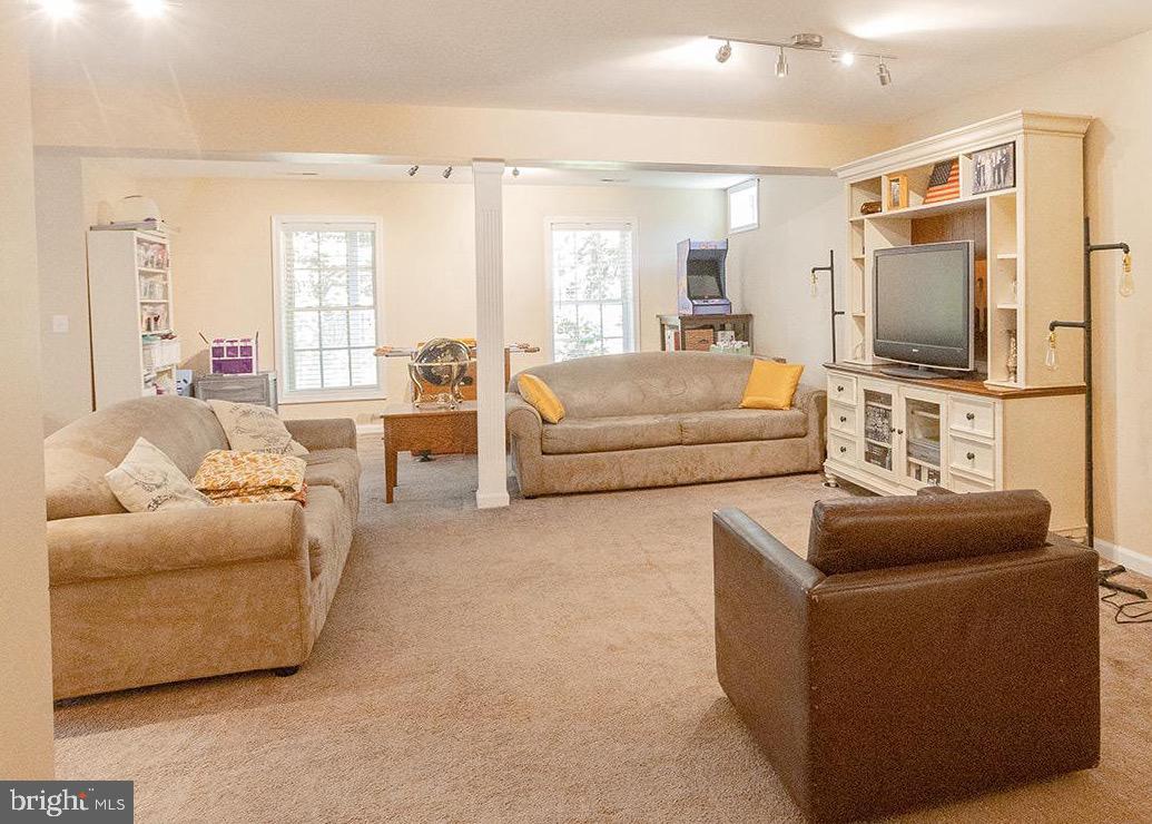 EDINBURG SQUARE - Residential