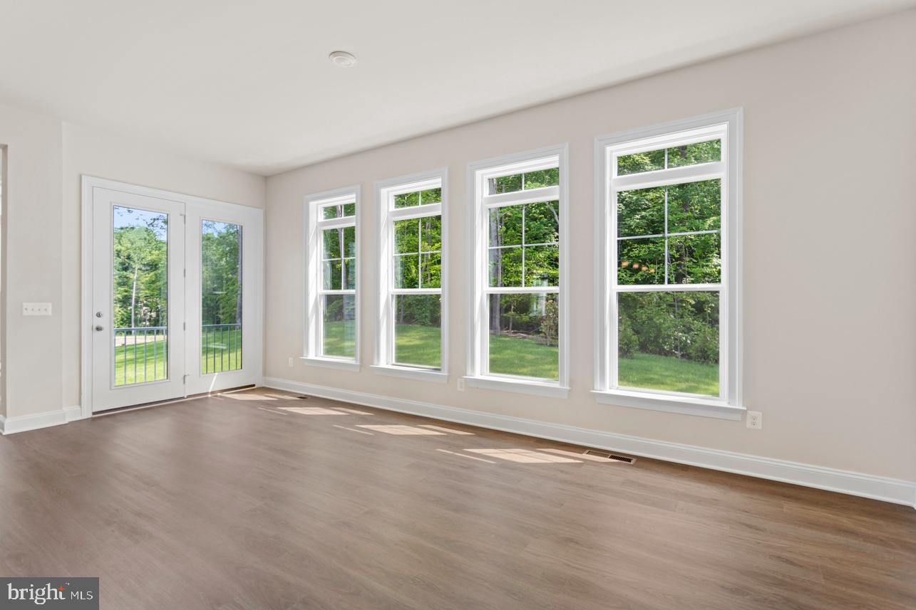 SOUTH LAKE - Residential