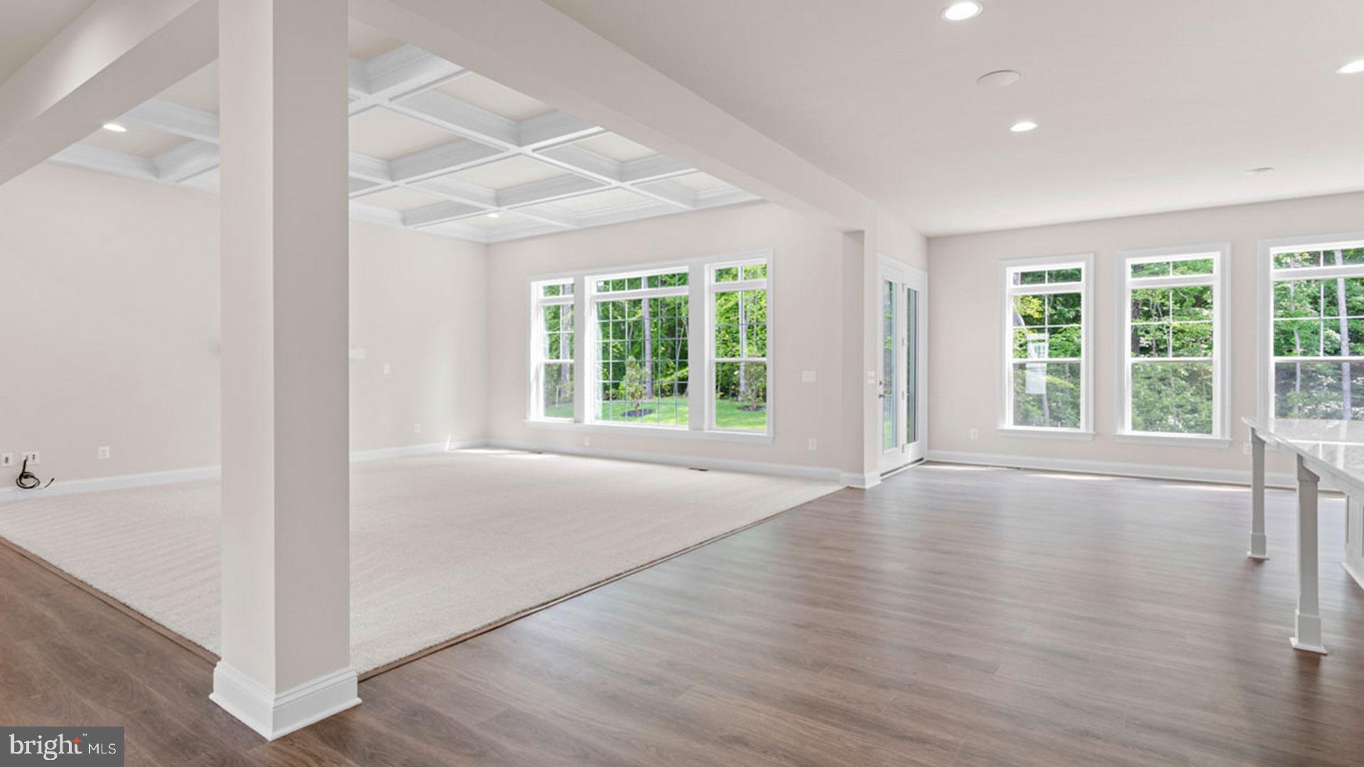 SOUTH LAKE - Residential