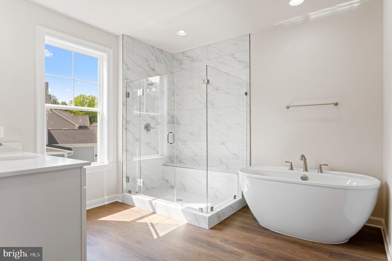 SOUTH LAKE - Residential