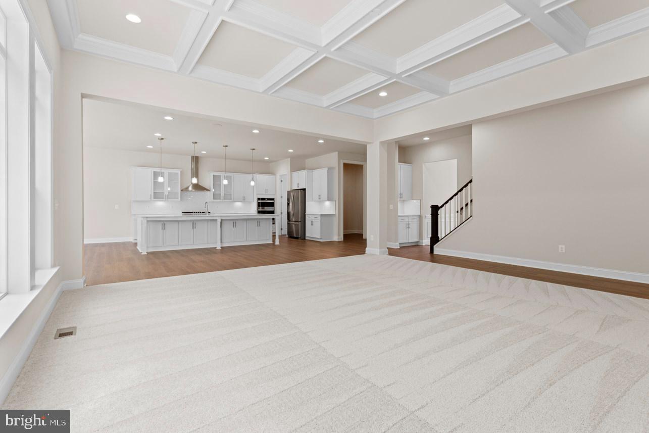 SOUTH LAKE - Residential