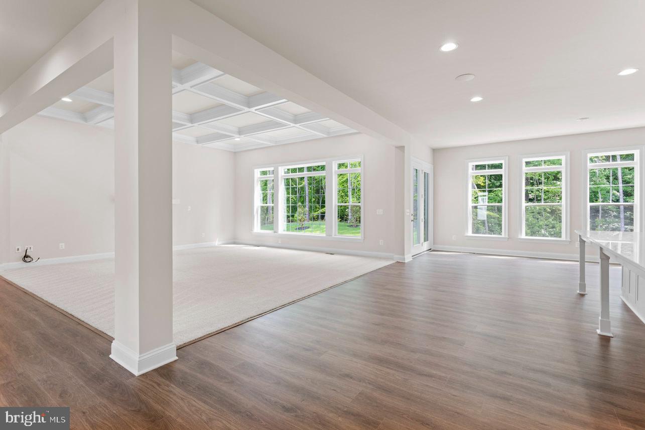 SOUTH LAKE - Residential