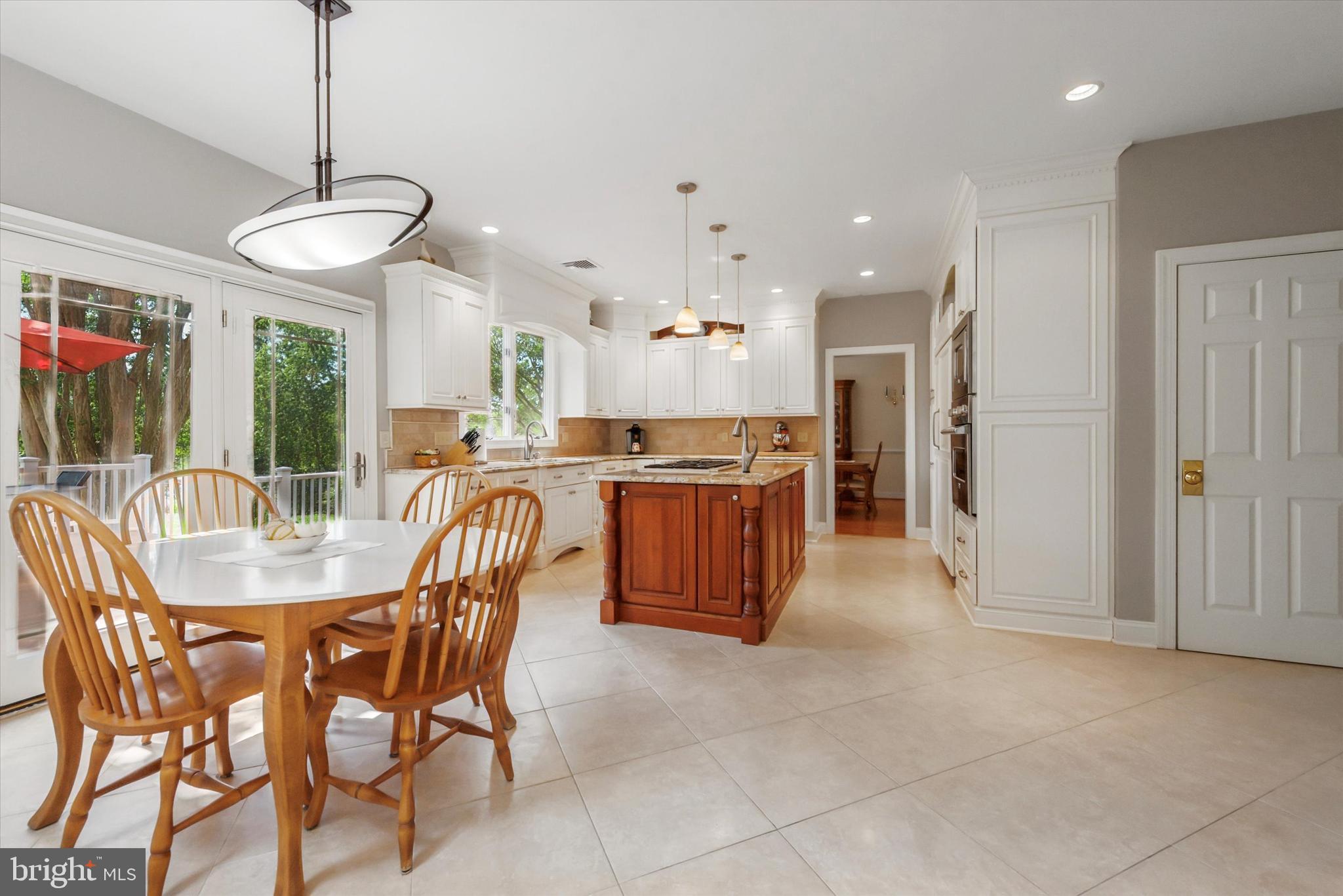THORNBURY KNOLL - Residential