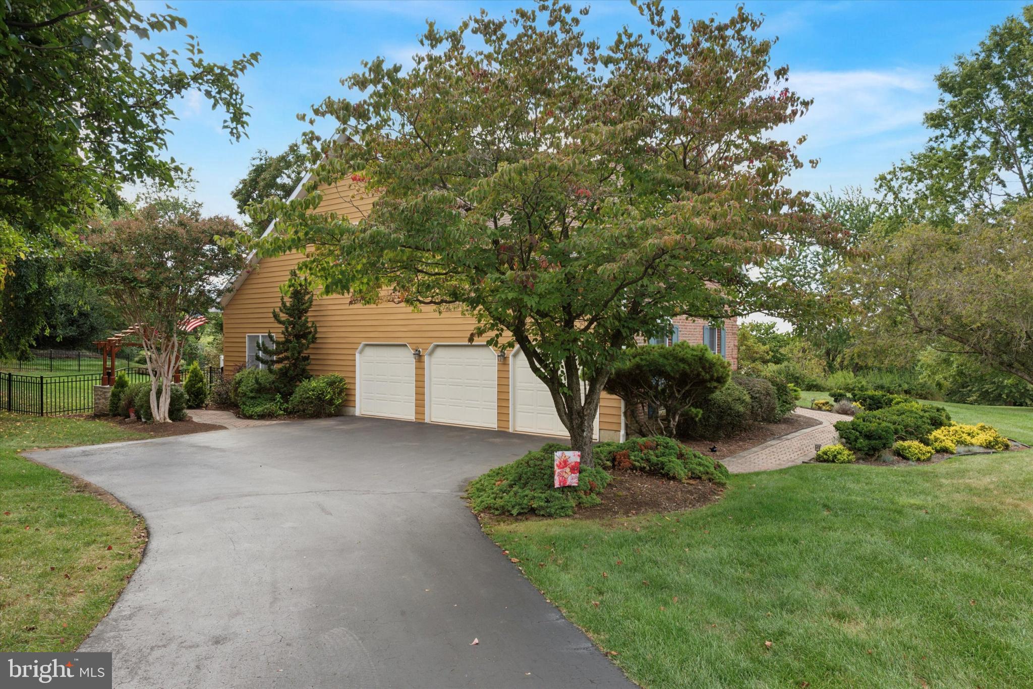 THORNBURY KNOLL - Residential