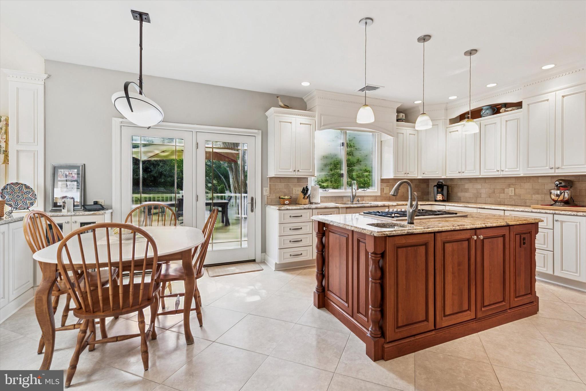 THORNBURY KNOLL - Residential