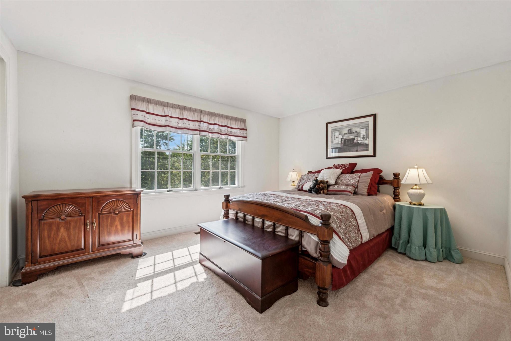 THORNBURY KNOLL - Residential