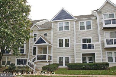 Wonderful unit  on the second floor, new carpet and new hardwood floors being installed , also new paint