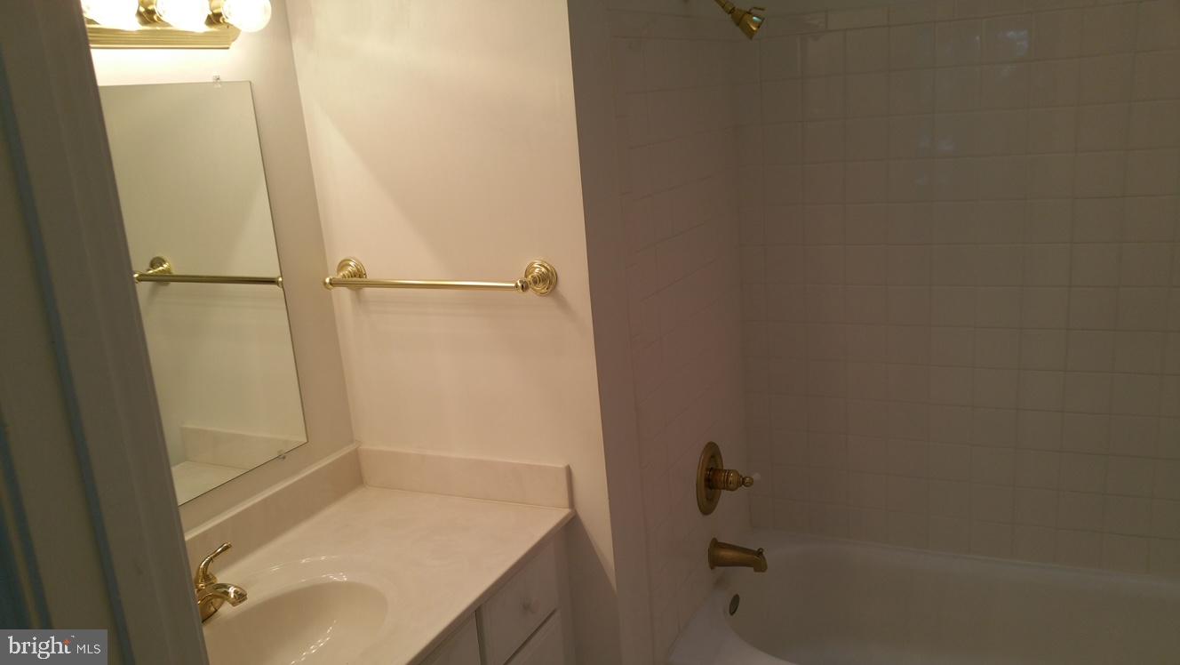 GRAYS POINTE - Residential Lease