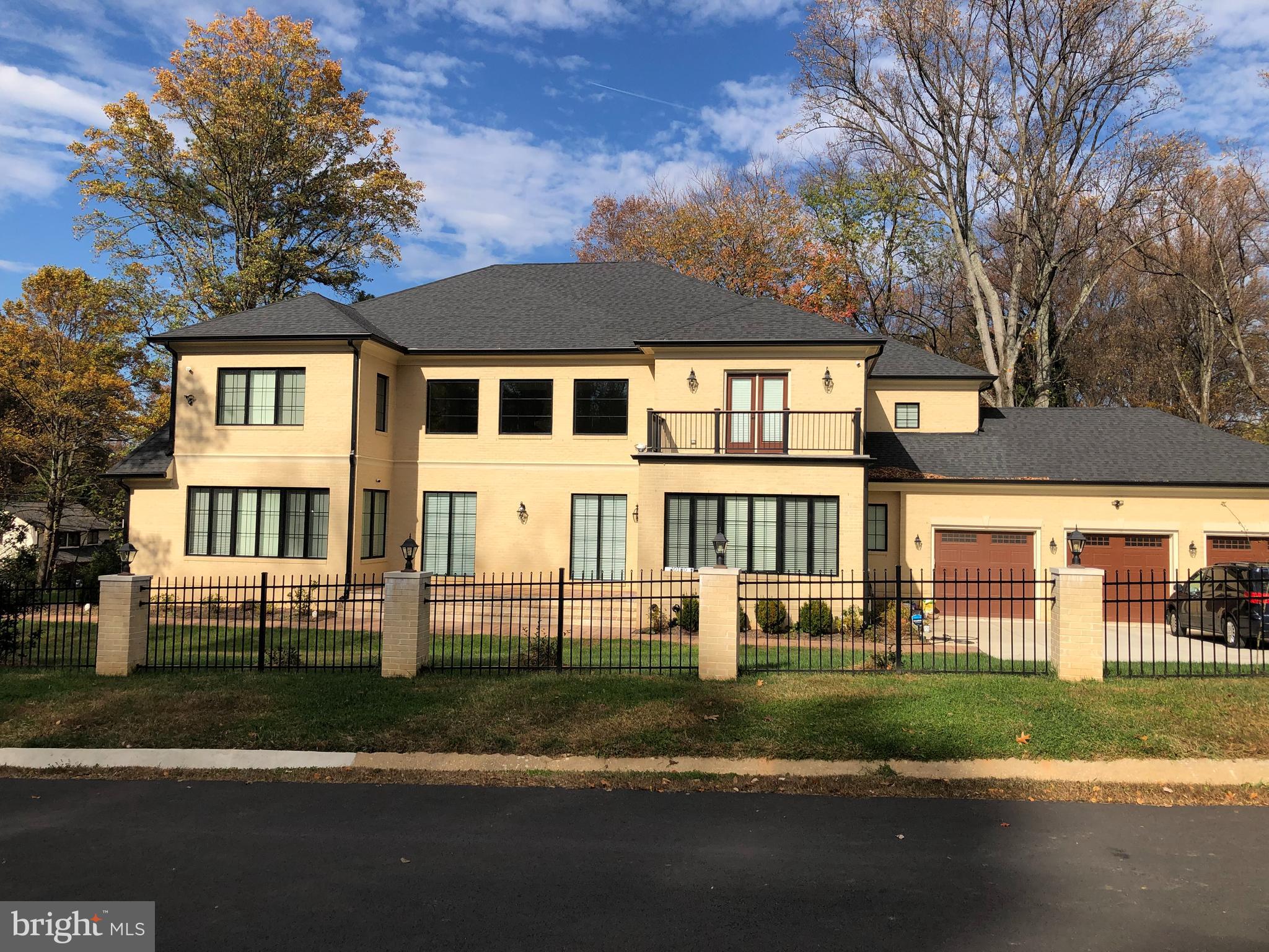 One bed and one full  bath to rent with Laundry and Private entrance . Newly Built home where in partial portion of basement for rent with one Bed and Kitchen/living /Dinning  with full bath and Laundry included, Some Utilities are covered, 
In Vienna ,