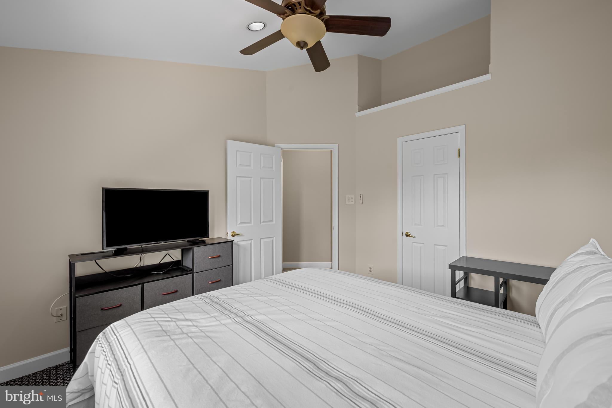SUMMIT CHASE - Residential