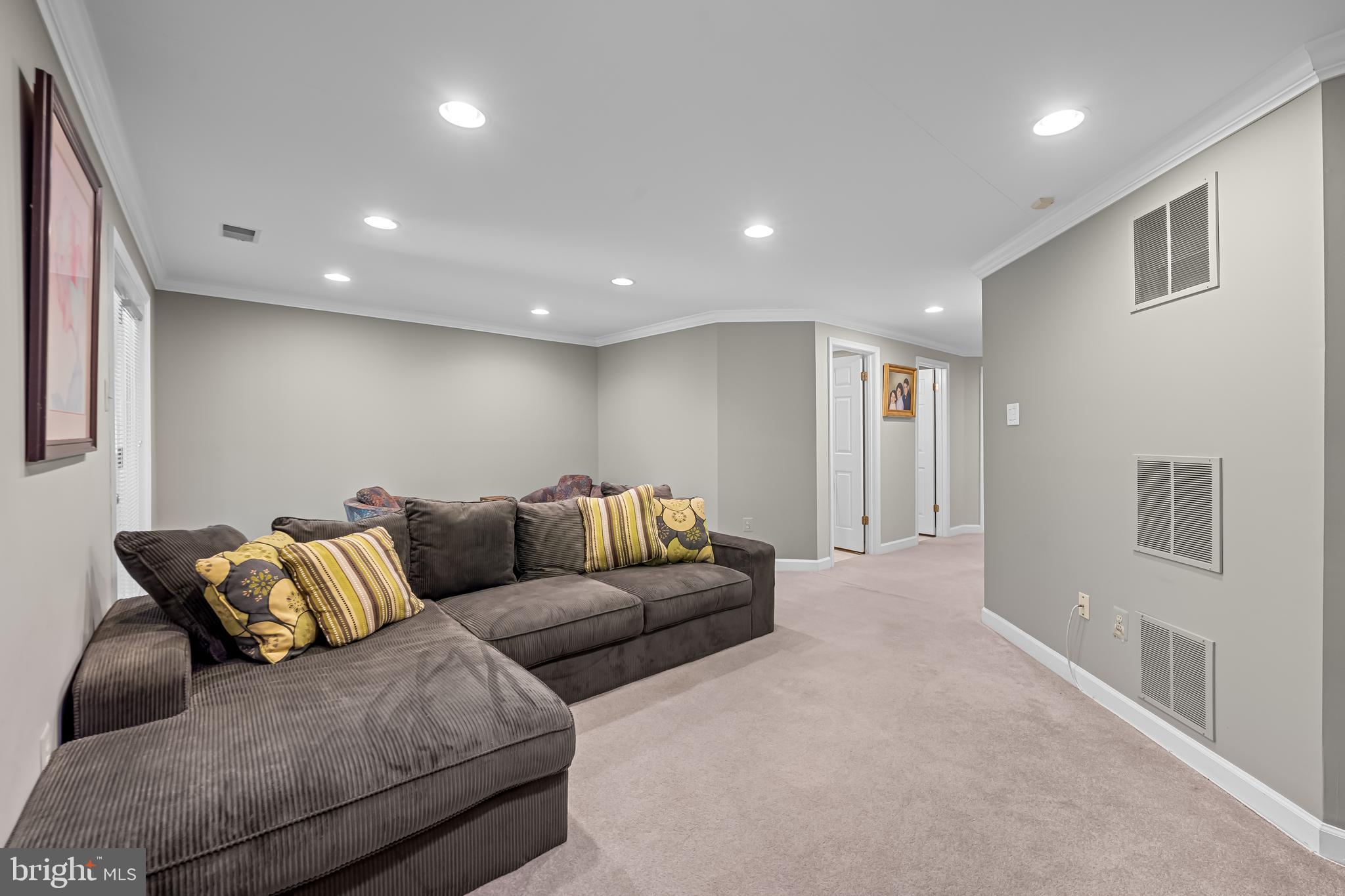 SUMMIT CHASE - Residential