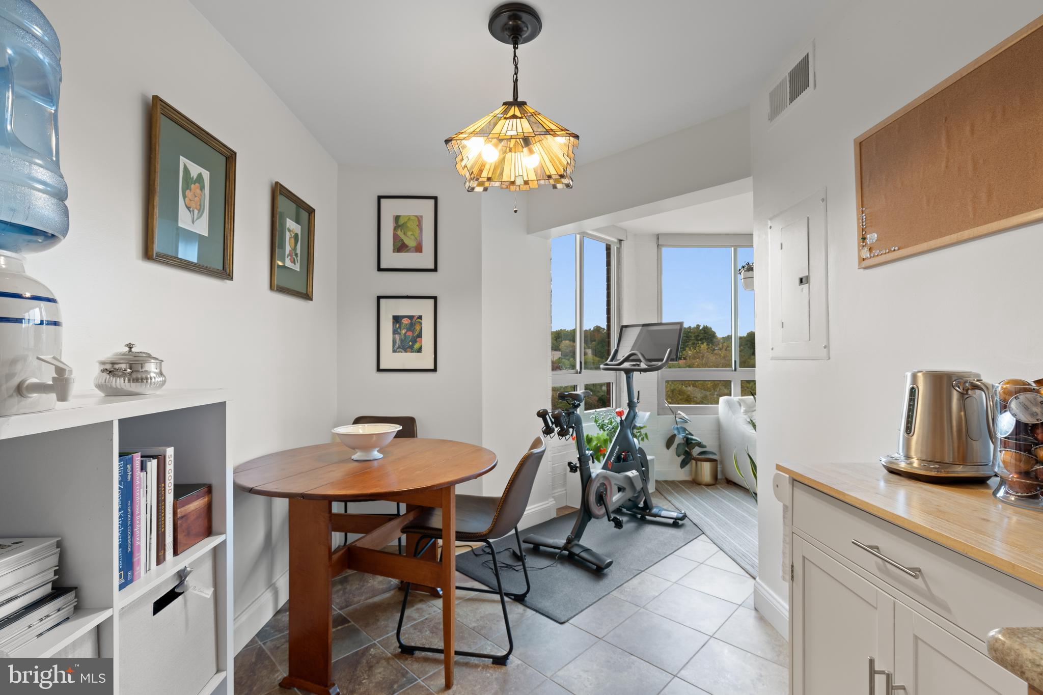CARLYLE TOWERS CONDOMINIUM - Residential