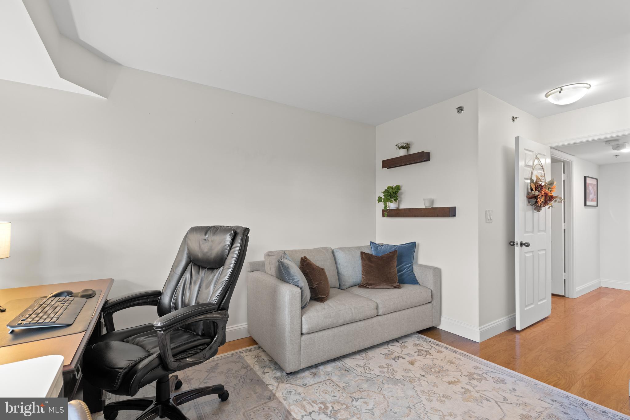 CARLYLE TOWERS CONDOMINIUM - Residential