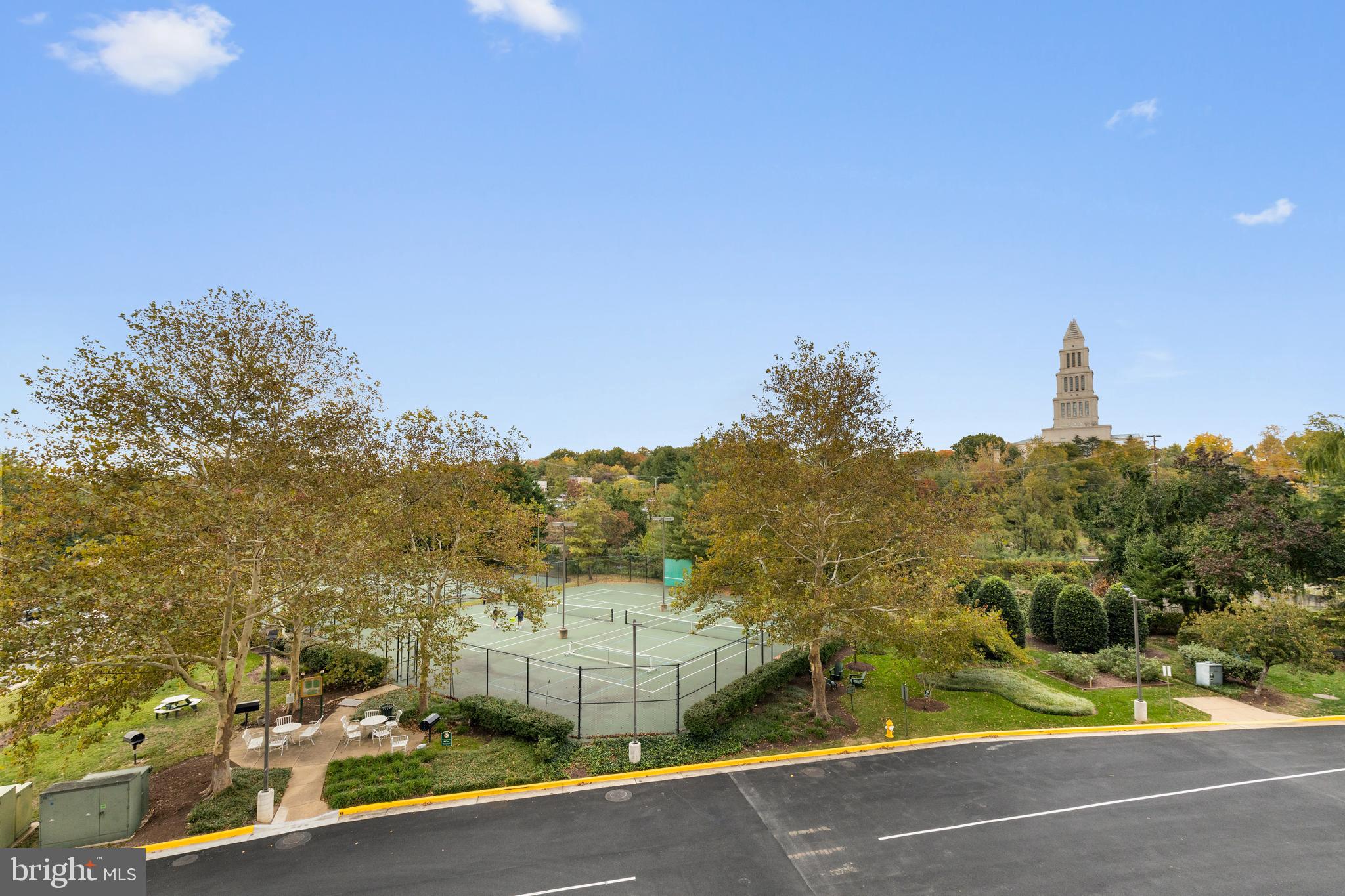 CARLYLE TOWERS CONDOMINIUM - Residential