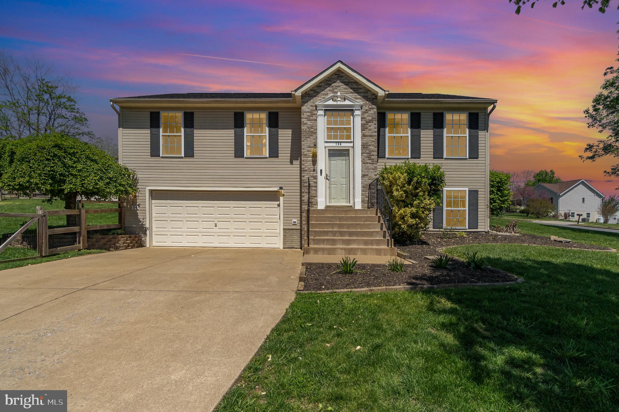 ORCHARD HILLS - Residential