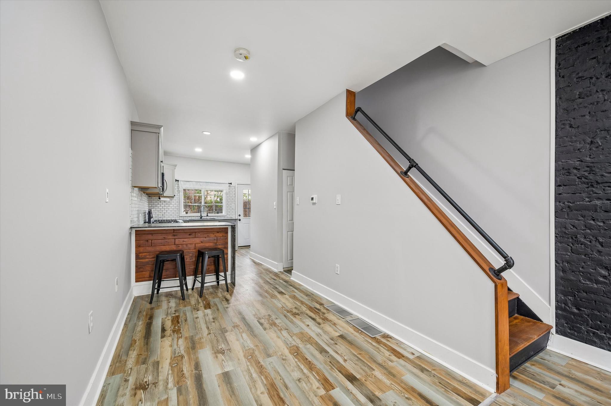 EAST KENSINGTON - Residential