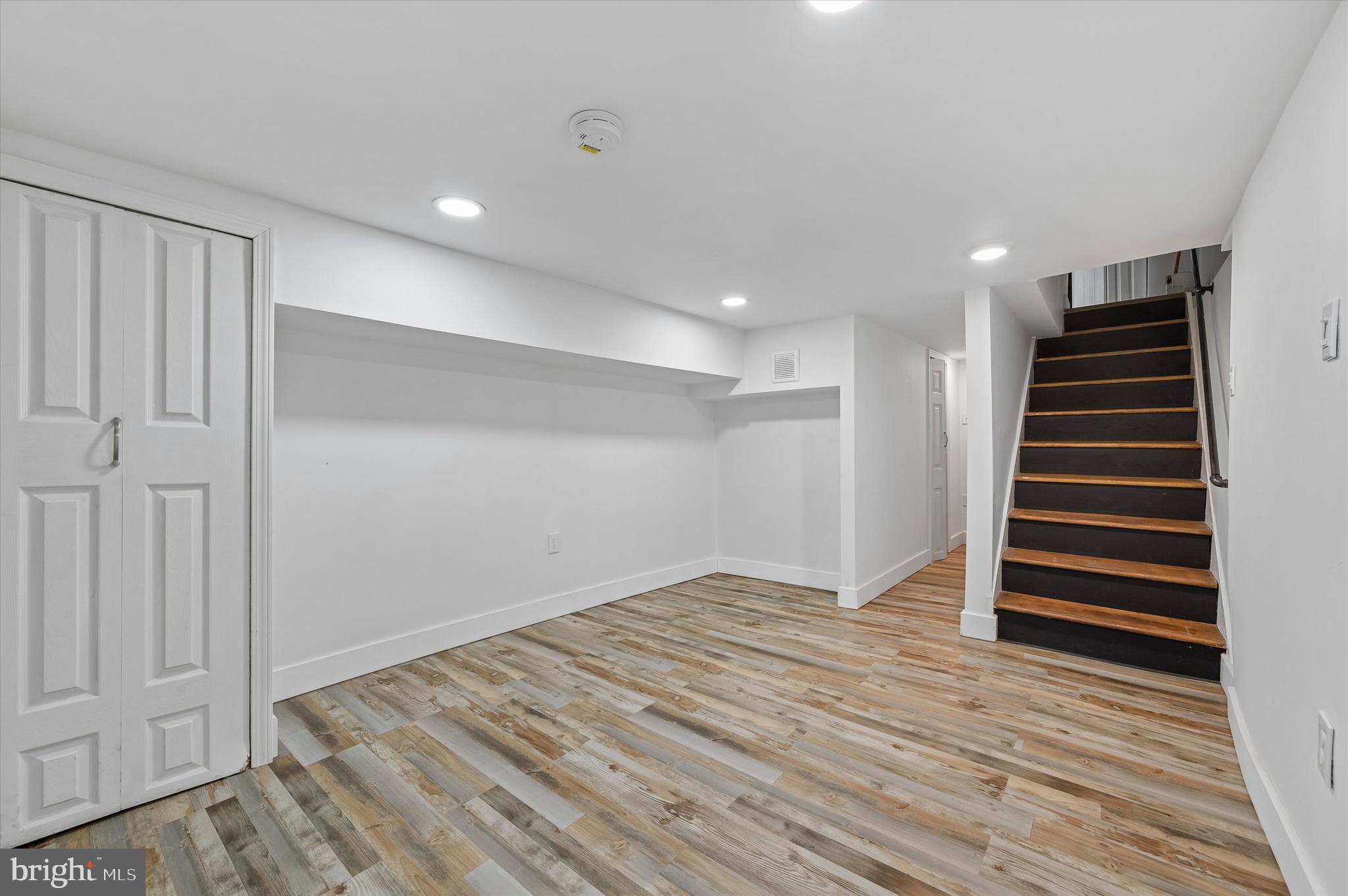 EAST KENSINGTON - Residential