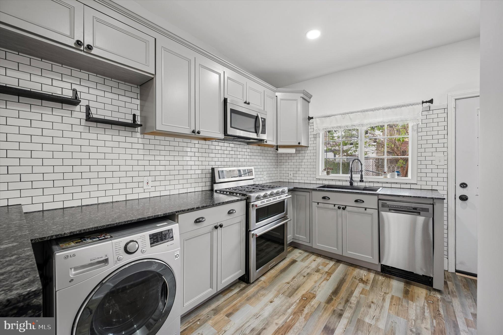 EAST KENSINGTON - Residential