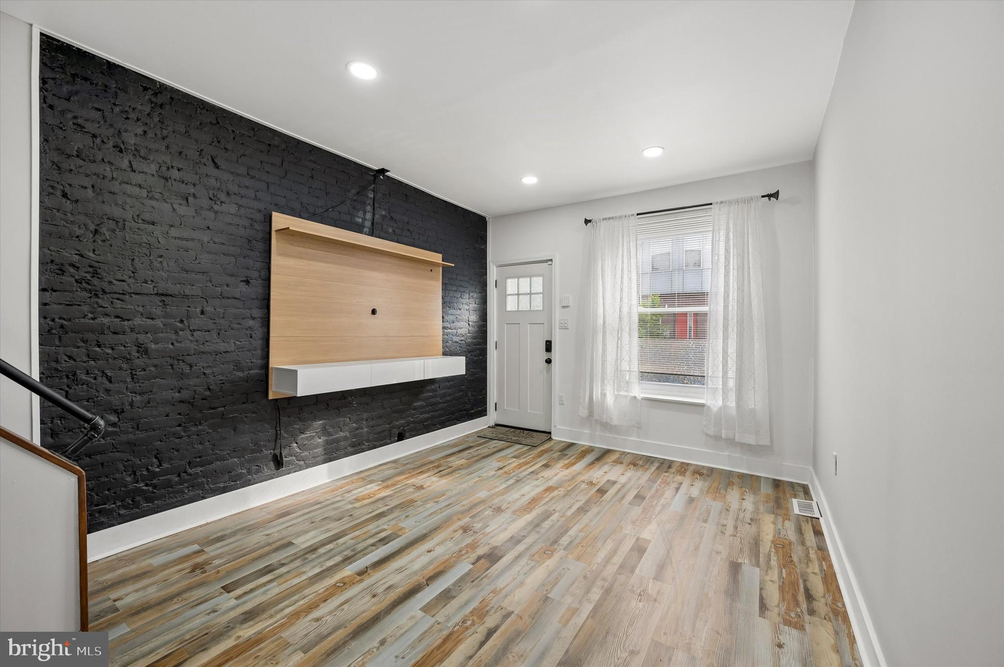 EAST KENSINGTON - Residential