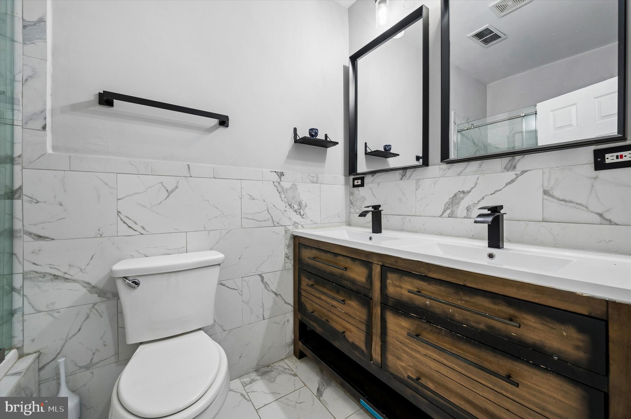 EAST KENSINGTON - Residential