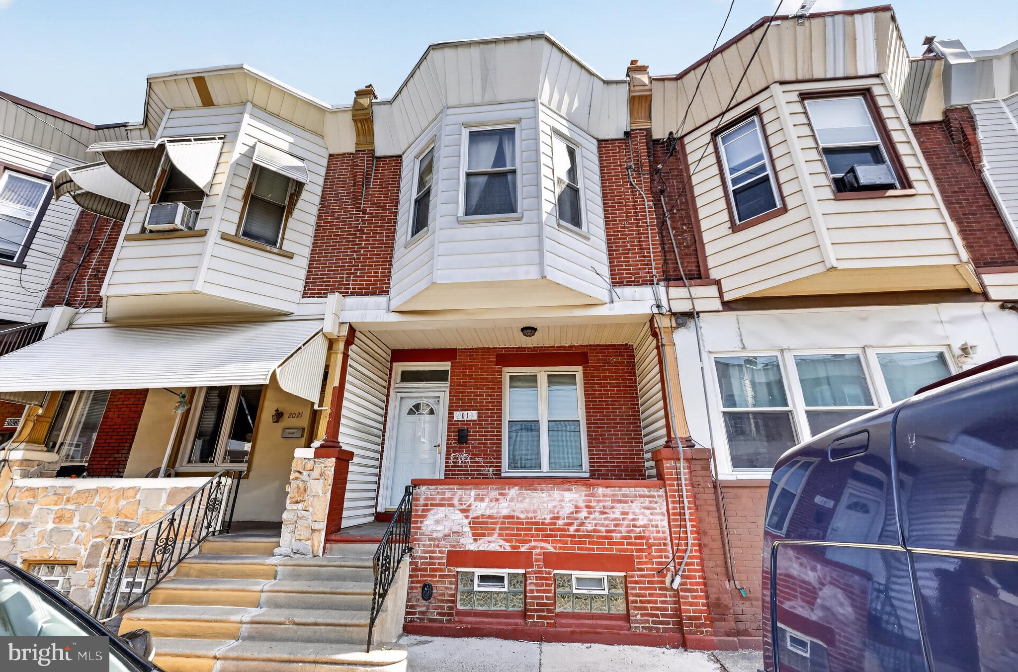 Very large 4 bed / 1 bath with tons of potential. Perfect for an investor to add to their rental portfolio, flip, or convert to a duplex. Also a great option for owner occupants looking to build sweat equity.