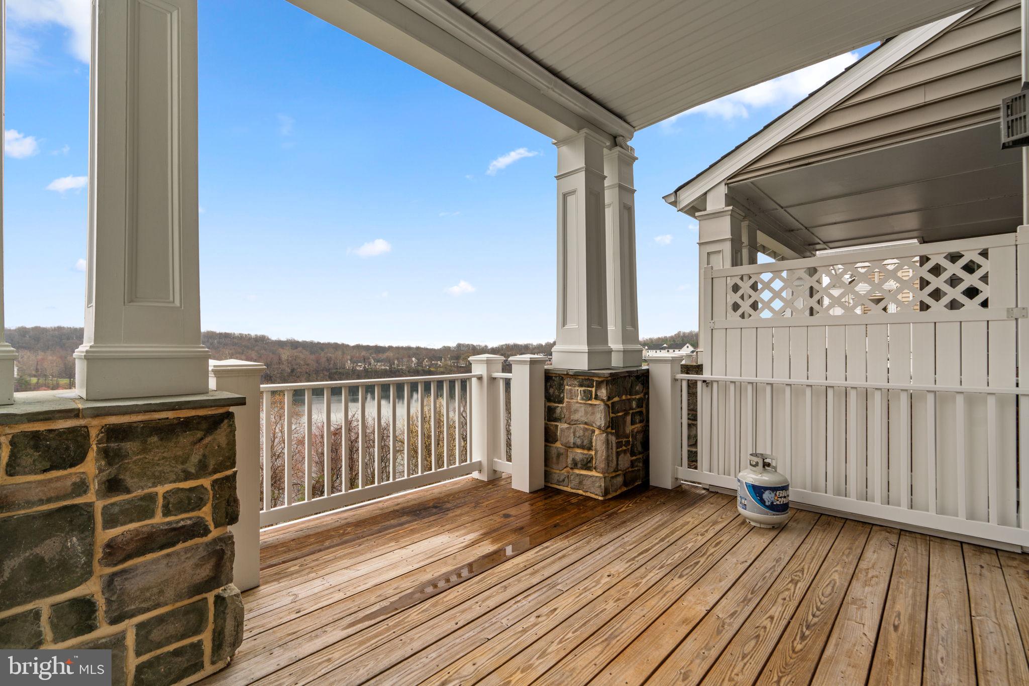STONE LAKE - Residential