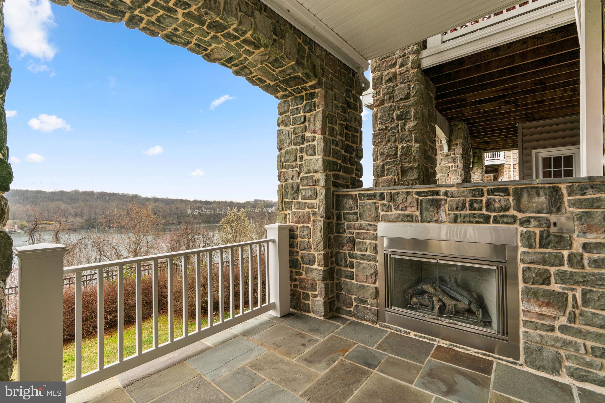 STONE LAKE - Residential