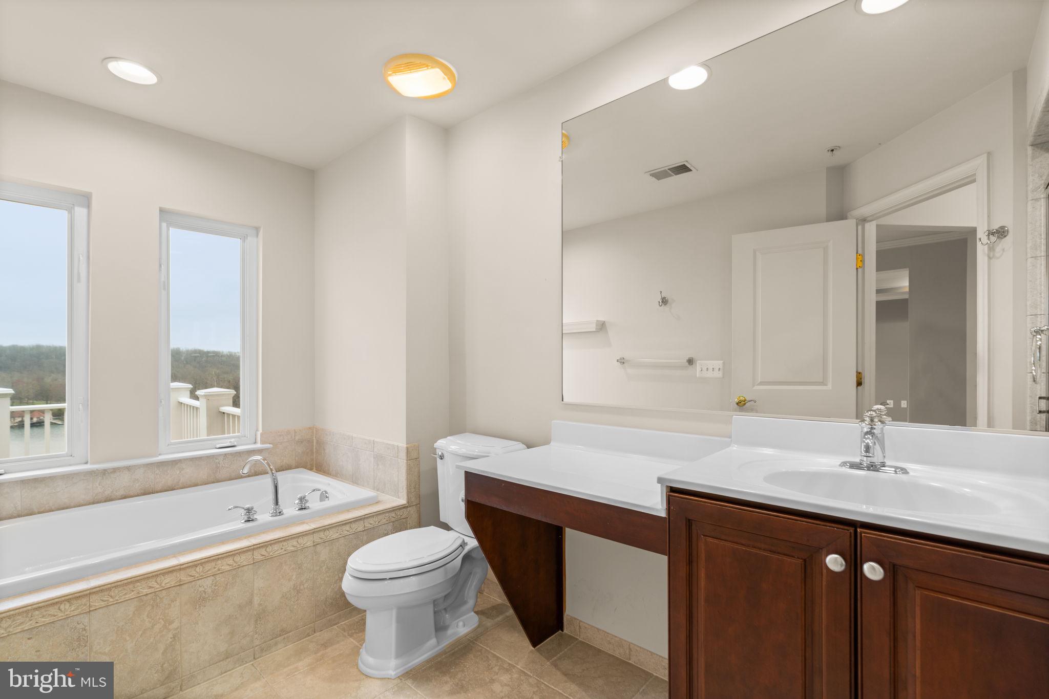 STONE LAKE - Residential