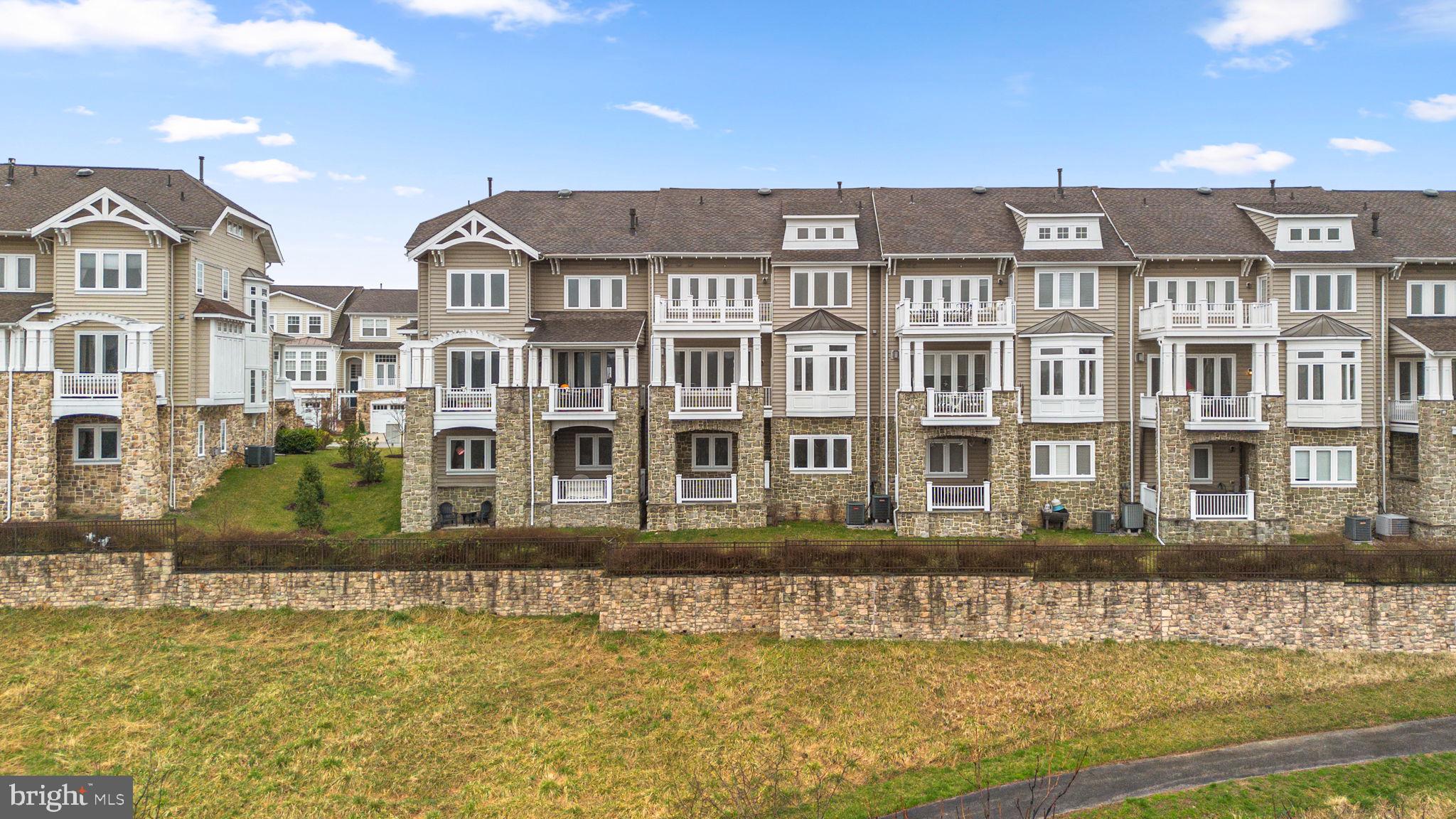 STONE LAKE - Residential