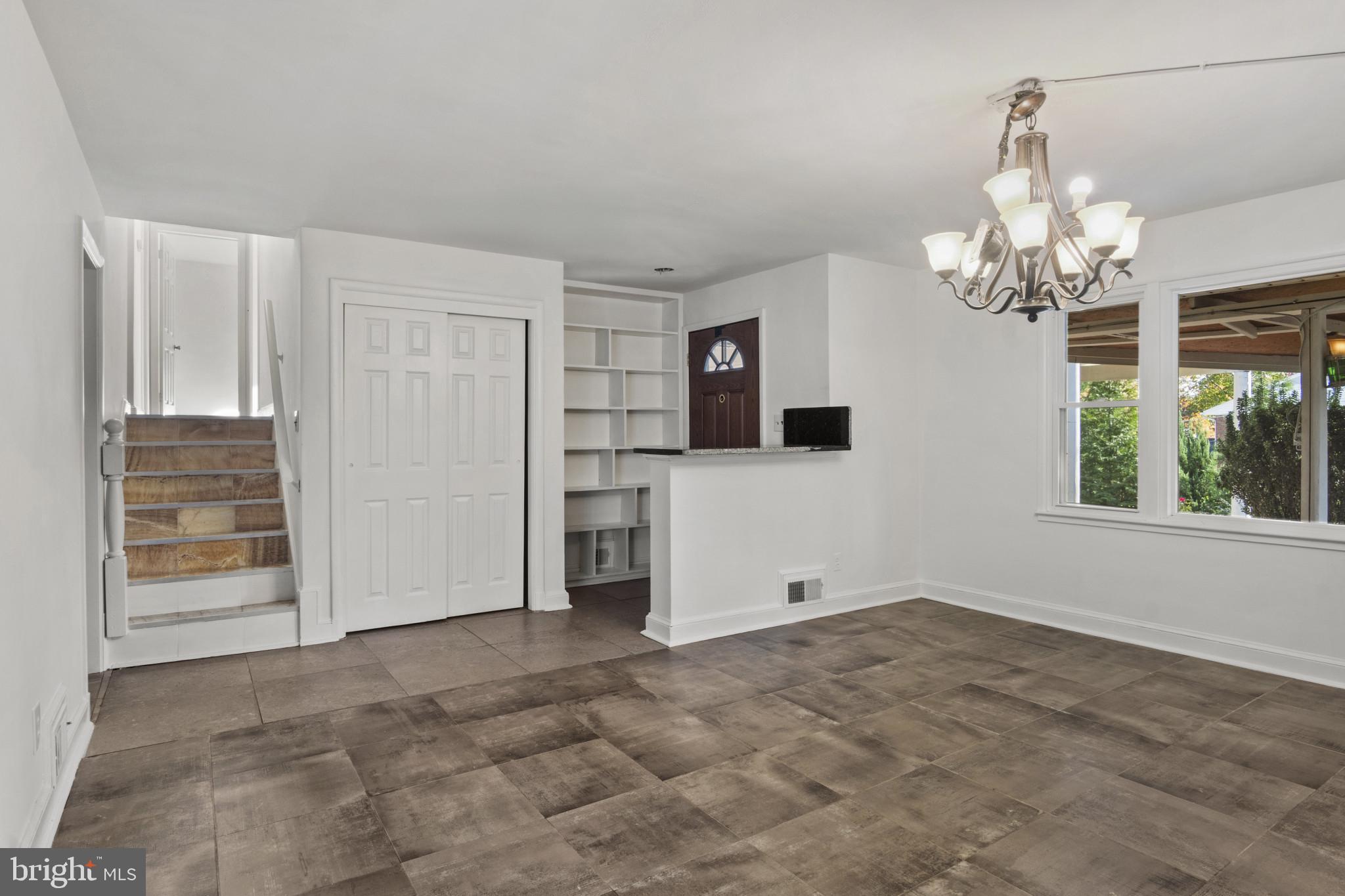 LINCOLNIA HILLS - Residential