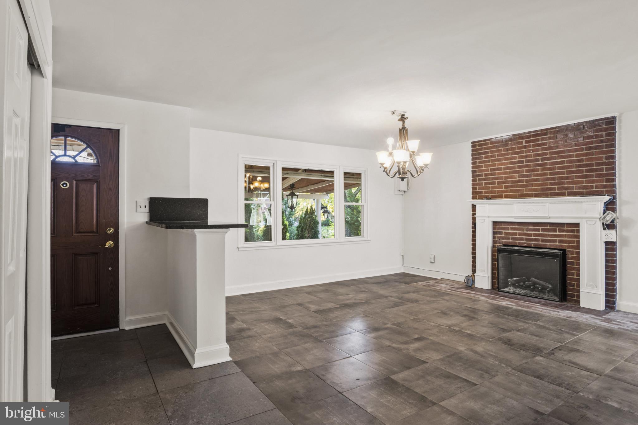 LINCOLNIA HILLS - Residential