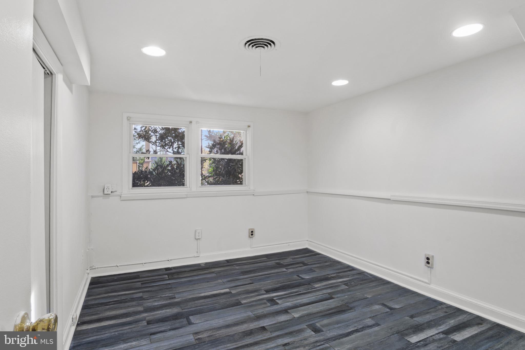 LINCOLNIA HILLS - Residential