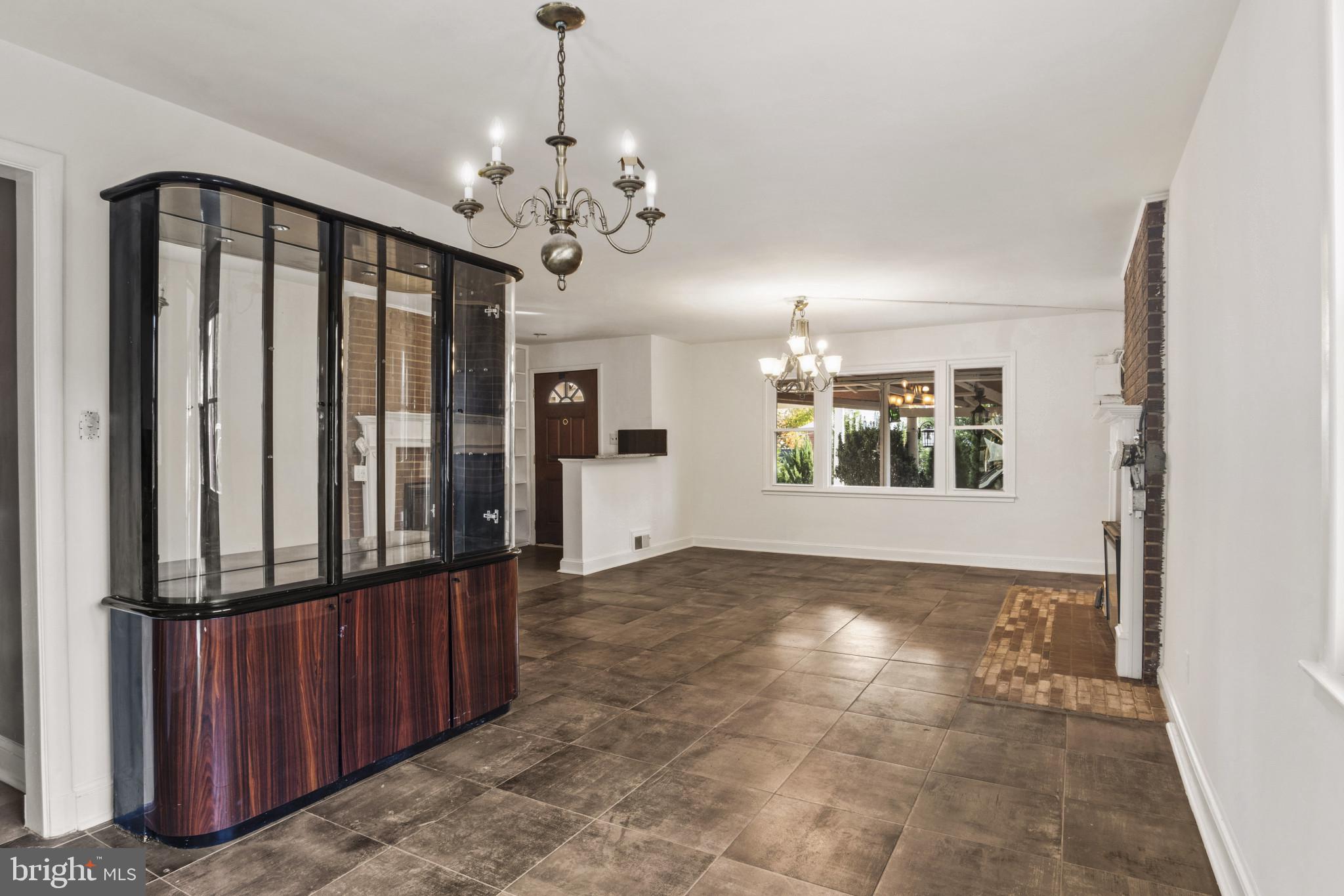 LINCOLNIA HILLS - Residential