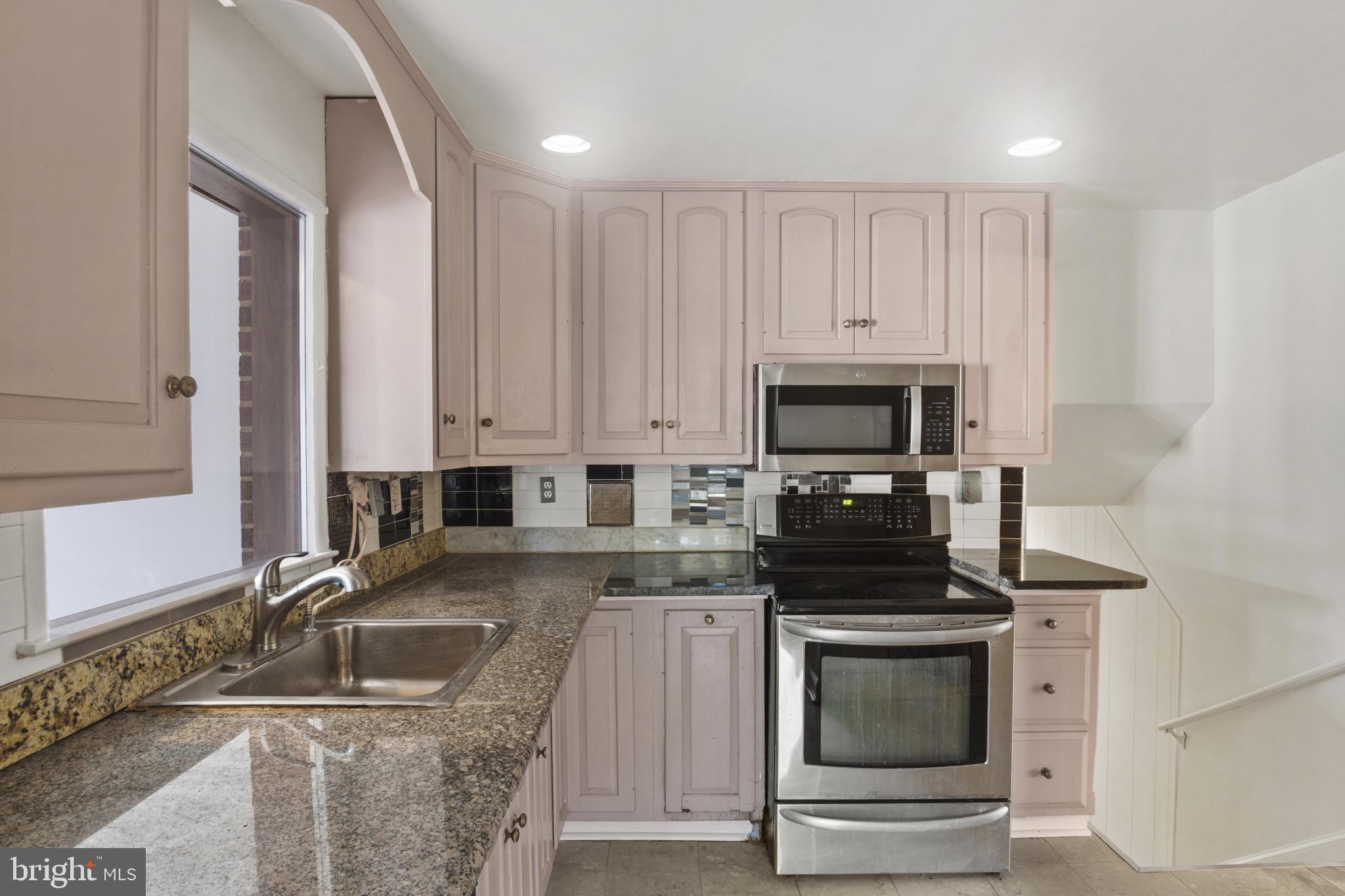 LINCOLNIA HILLS - Residential