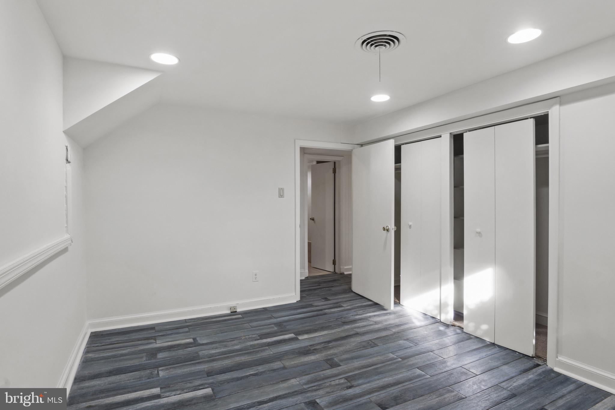 LINCOLNIA HILLS - Residential