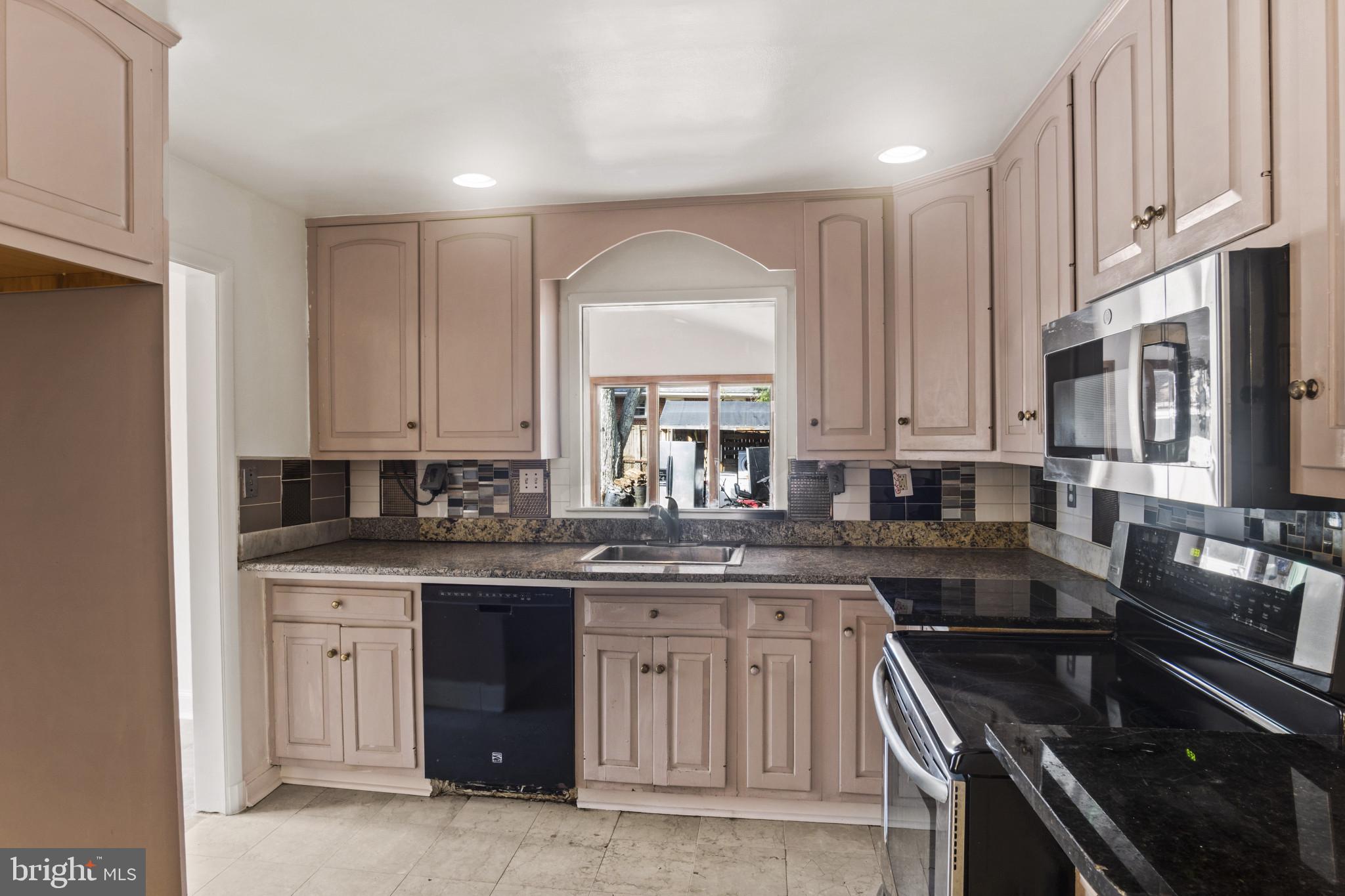 LINCOLNIA HILLS - Residential