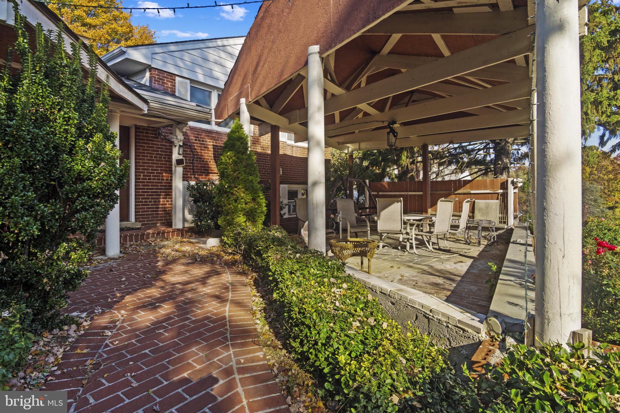 LINCOLNIA HILLS - Residential