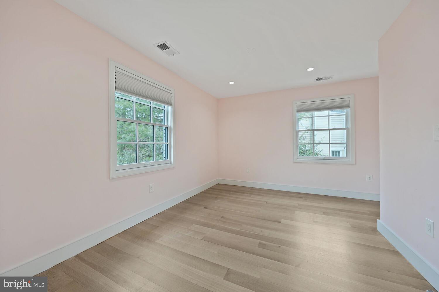 SPRING VALLEY - Residential