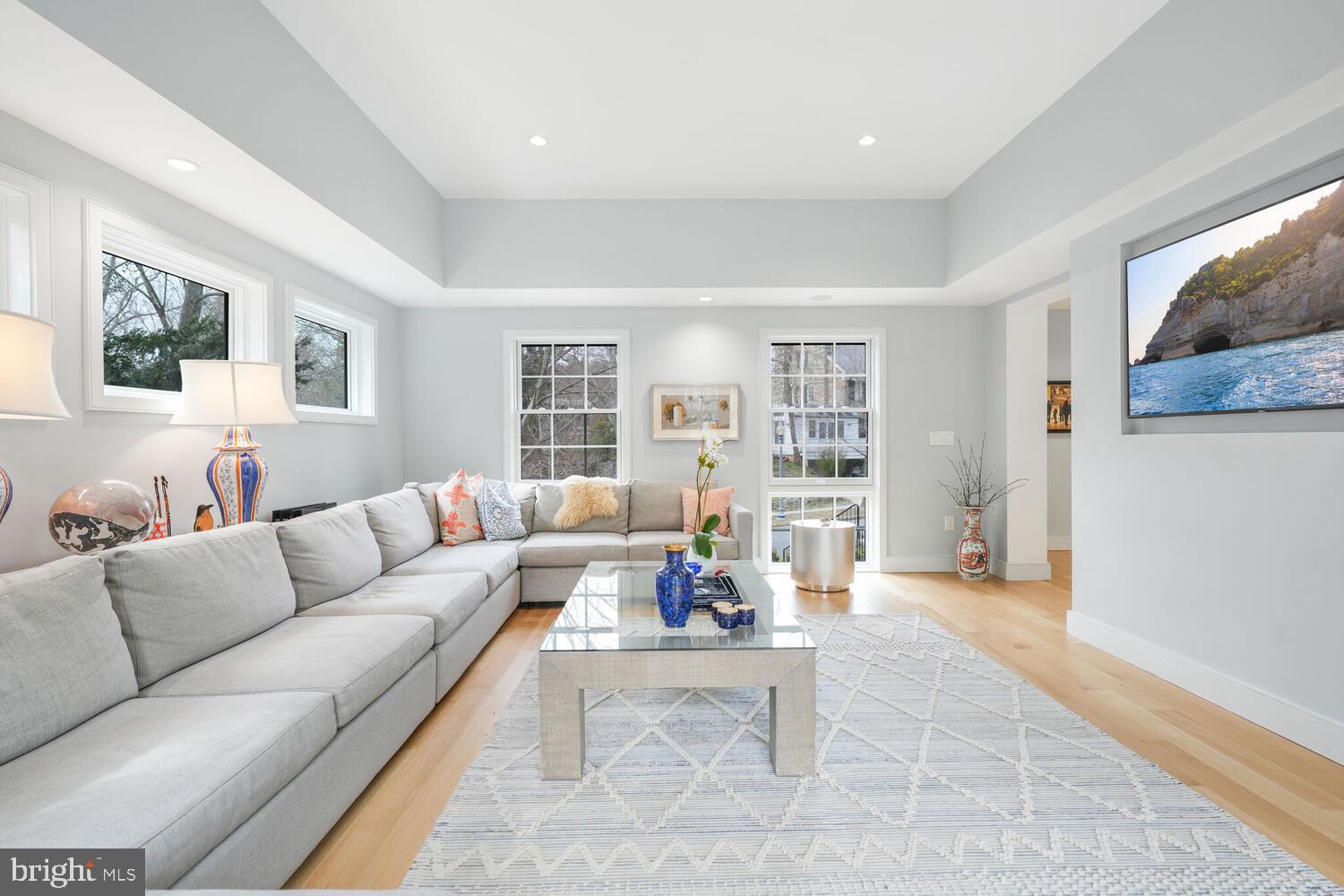 SPRING VALLEY - Residential