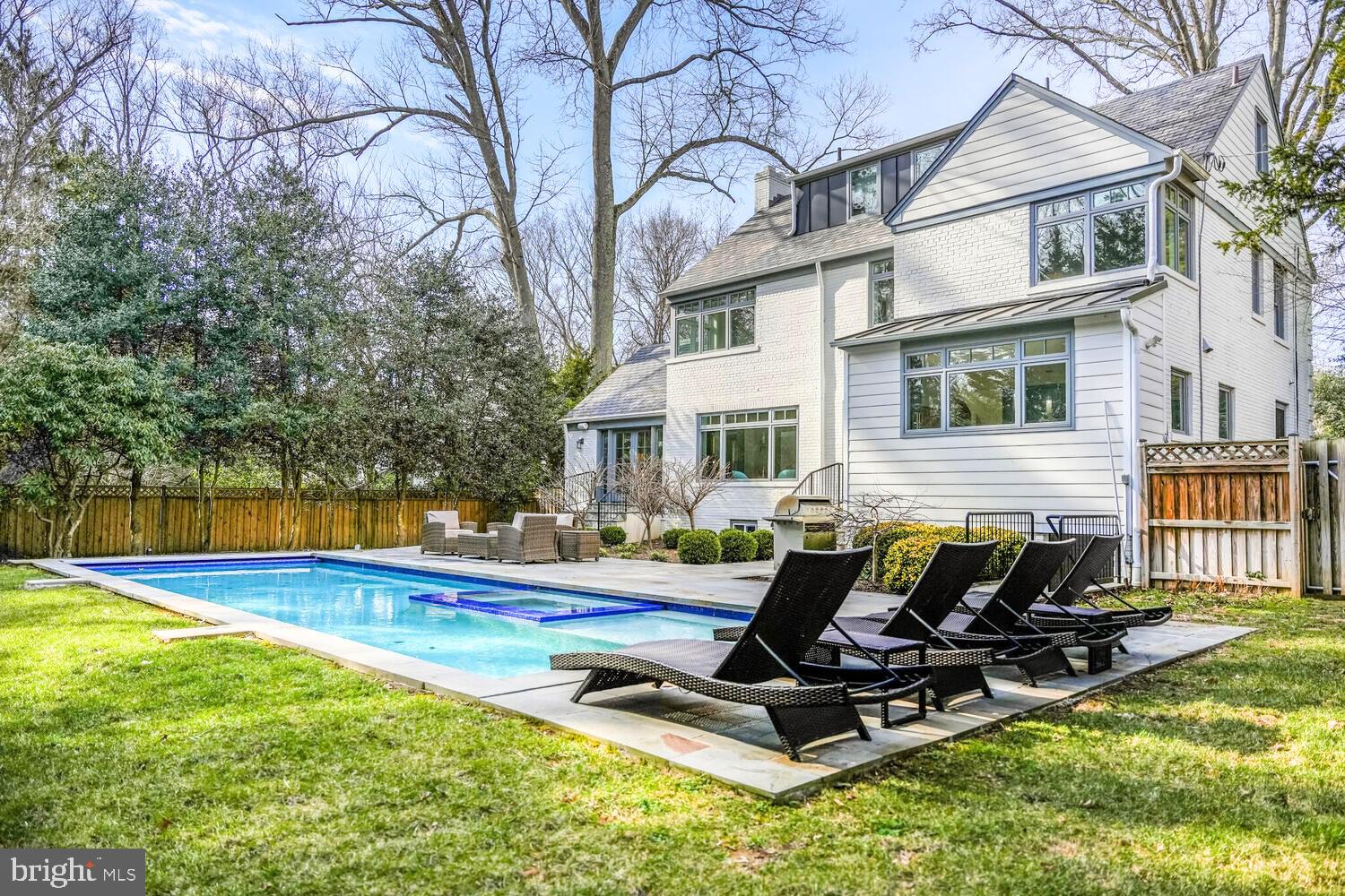 SPRING VALLEY - Residential