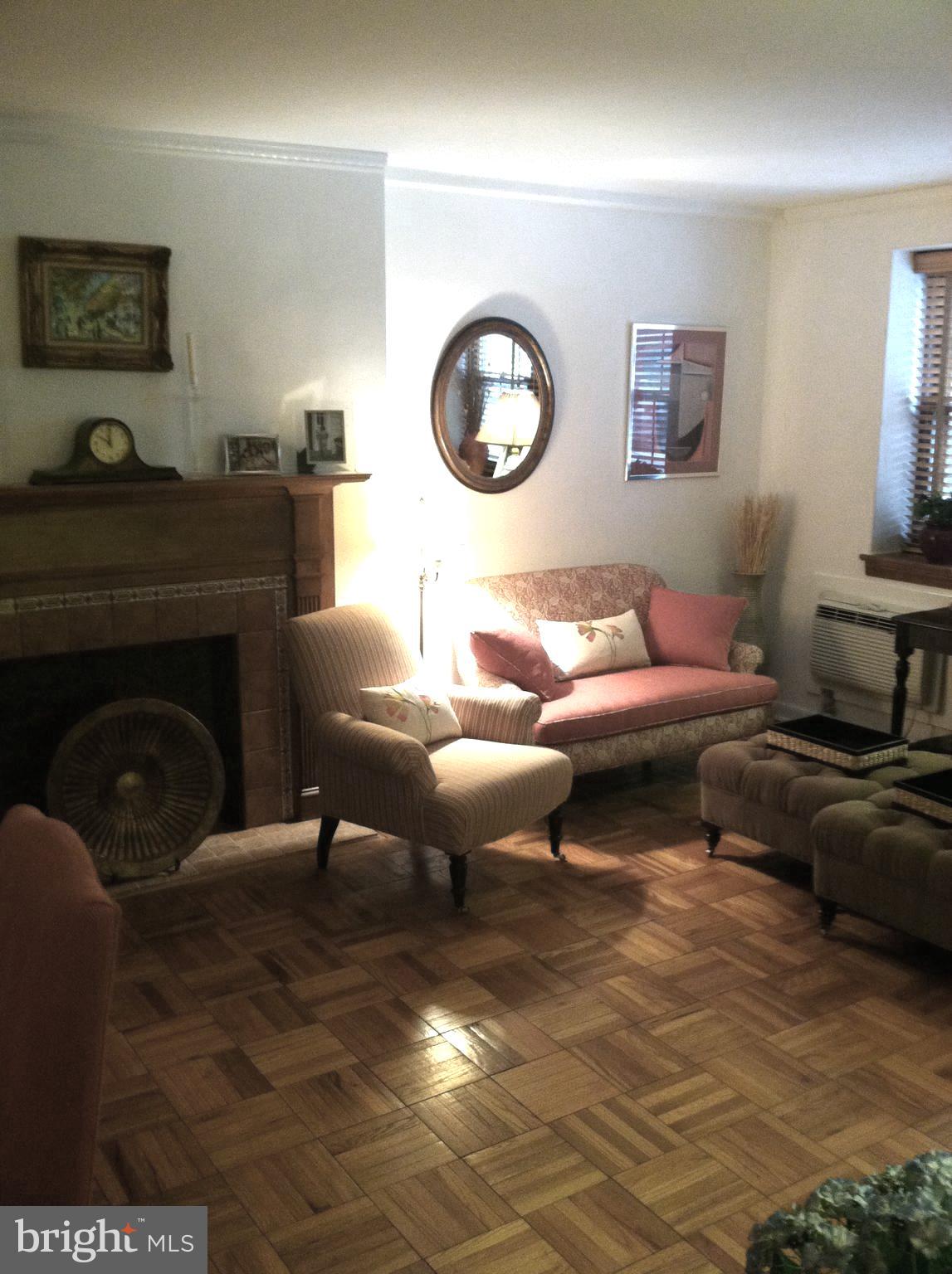 WYNNEWOOD PLAZA - Residential