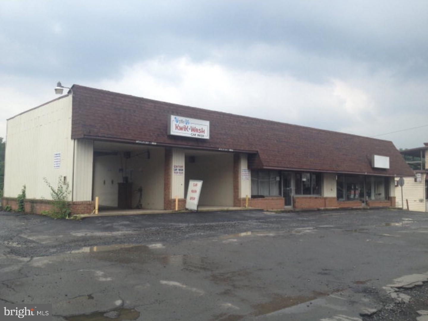 Large Retail Building in the center of Pine Grove Borough. Off Street Parking Lot. Countless Uses with a Great Location surrounded by Residential & Commercial Properties. Daily Traffic Count on Tulpehocken Street of Appx 10,000  Mailing Address Continued: Pine Grove Building Desc: Free Standing Building Gross Manufacturing Sqft: 0 Gross Office Sqft: 0 Gross Warehouse Sqft: 0 Municipal Inspection Required: N Sprinkler: None