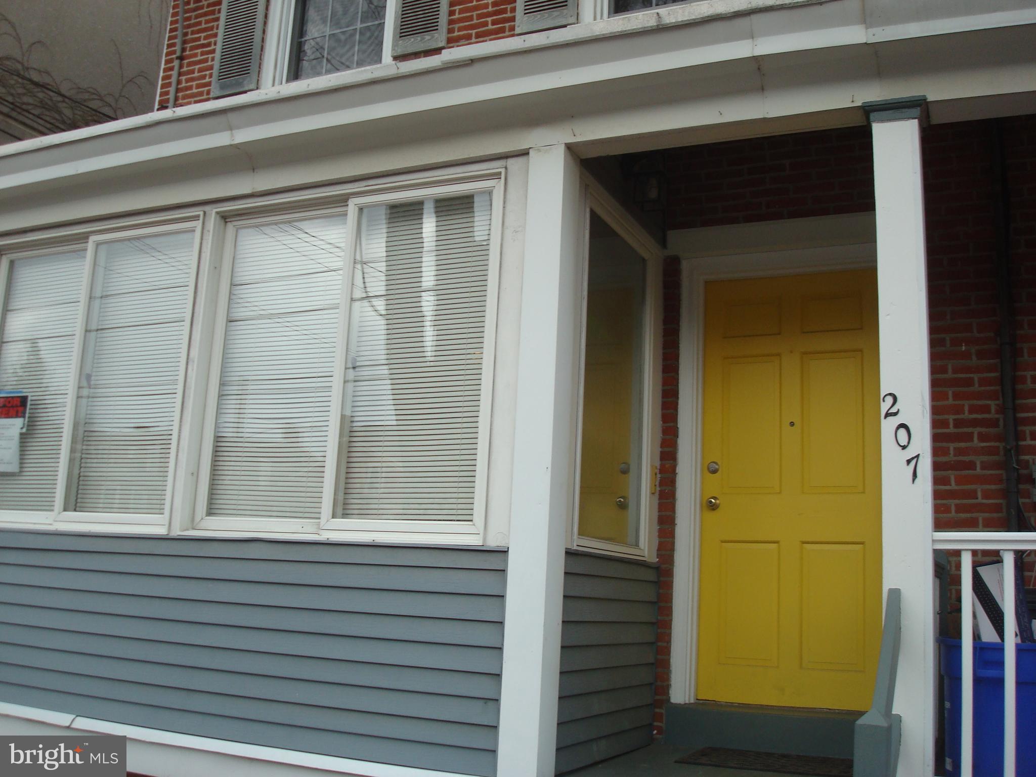 Super ONE bedroom SECOND floor apartment with 2nd floor deck off kitchen. Great location right in town. Bright, open and airy apartment with wood floors, good closets, walk into town to enjoy restaurants and night life.  Only ONE student permitted. This location allows for parking permit even in metered spots.  Tenant pays: Electric, Heat, Cable, Phone.  Come see what the Borough has to offer in a convenient spot.
Please Note: Owner is a Licensed Real Estate Broker and manages this property.