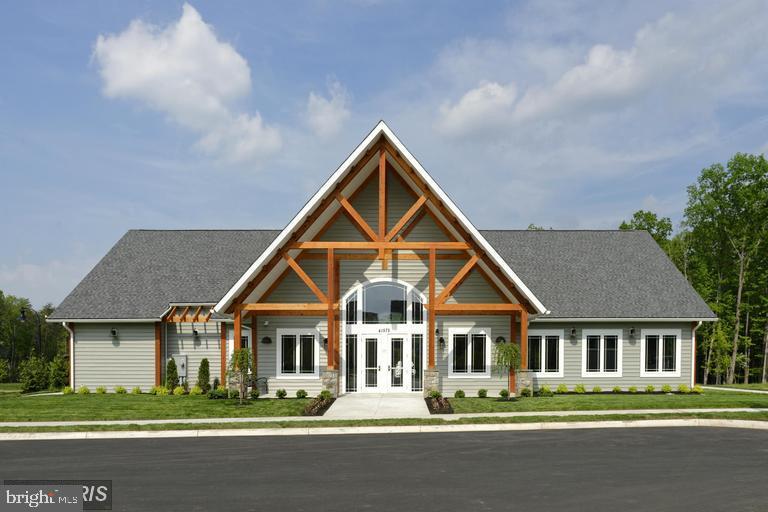 LOUDOUN CROSSING CONDOMINIUM - Residential