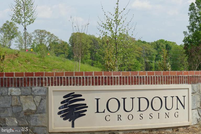 LOUDOUN CROSSING CONDOMINIUM - Residential