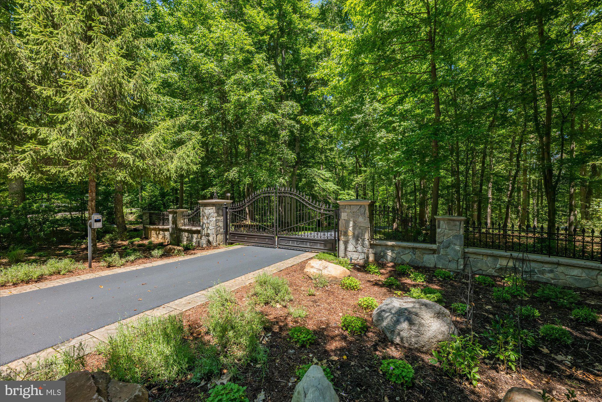 BARCLAY WOODS - Residential