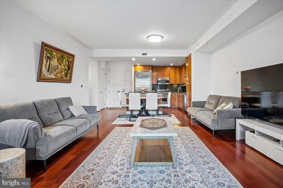 ONE PARK CREST CONDOMINIUM - Residential