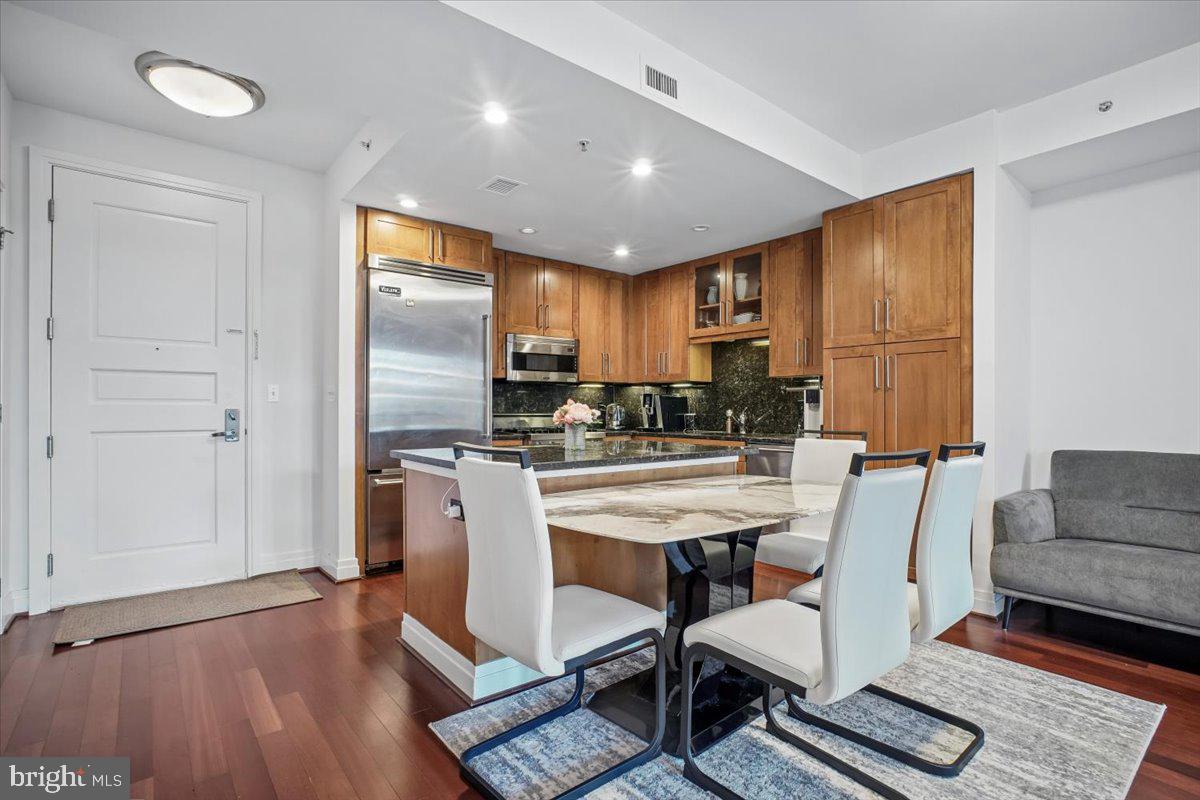 ONE PARK CREST CONDOMINIUM - Residential