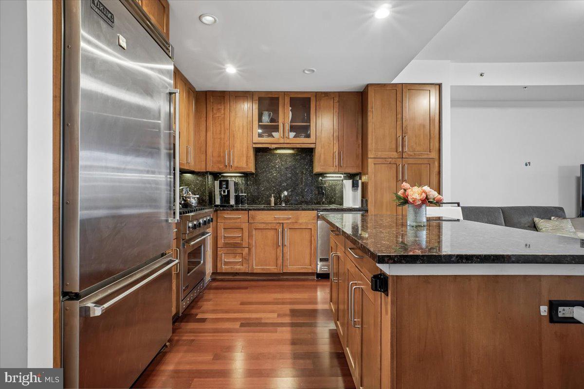 ONE PARK CREST CONDOMINIUM - Residential