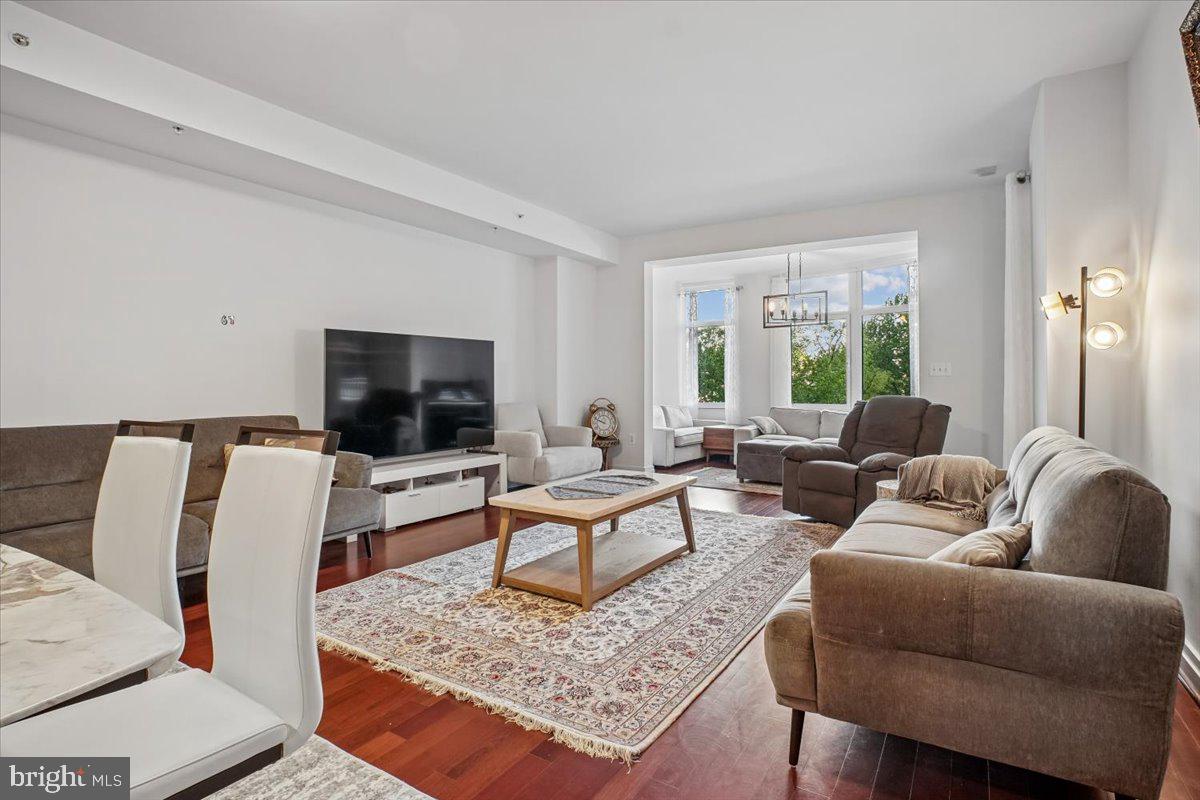 ONE PARK CREST CONDOMINIUM - Residential